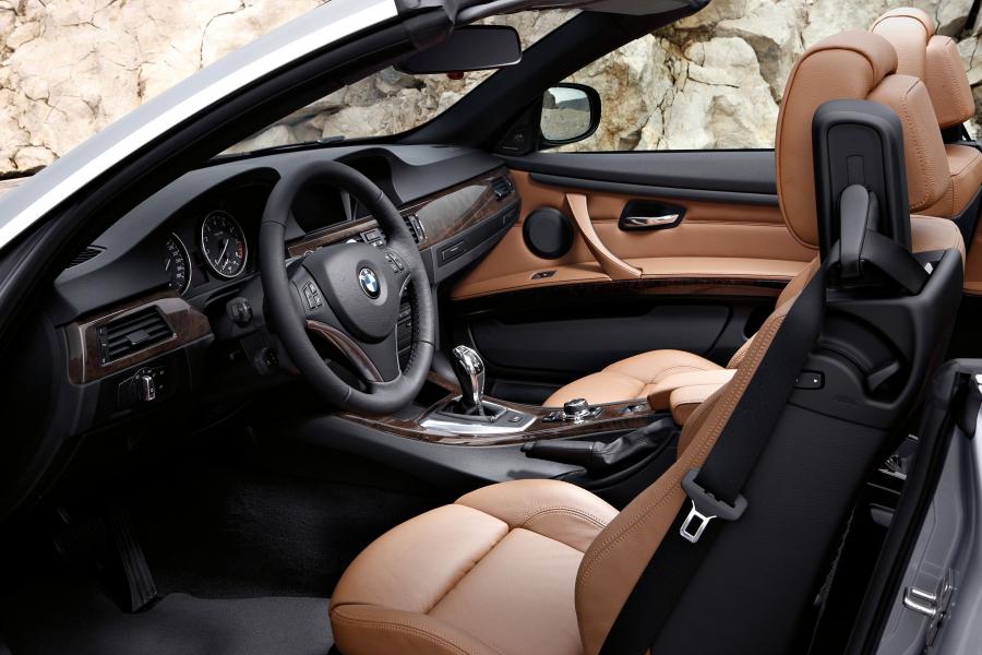  BMW 3-Series Convertible 2010 года  (фото 5 из 27)